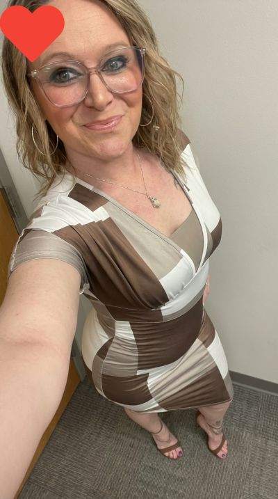 annonces de rencontres - Saint-Joseph - Saint-Joseph : ronde tatouée 35a cherche mec vrai pour annonce rencontre célibataire