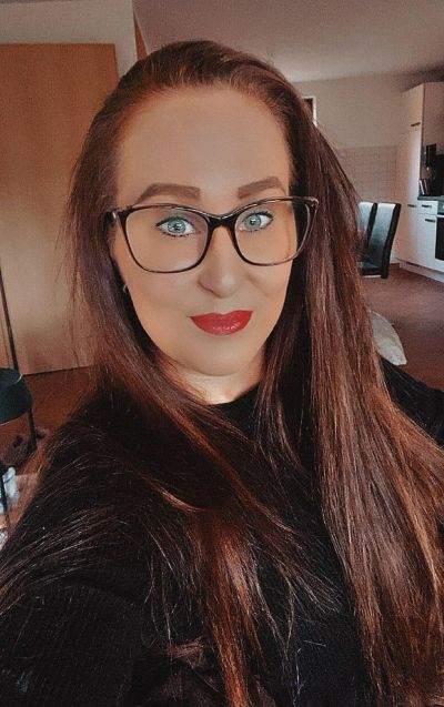 annonces de rencontres - Carcassonne - Une soirée à Carcassonne : Neela, 28 ans, universitaire en quête de rencontres discrètes sans lendemain
