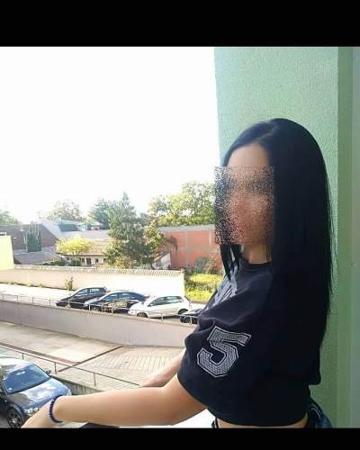 annonces de rencontres - Dijon - Dijon : elle arrive avec son sourire coquin, le balai à la main et des idées bien précises