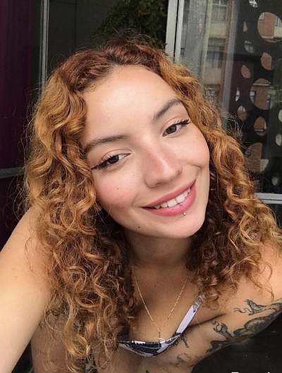 annonces de rencontres - Caen - Je cherche quelqu&rsquo;un pour me rappeler que je suis plus qu&rsquo;une blouse blanche