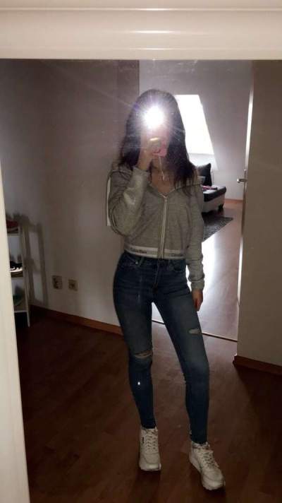 annonces de rencontres - Dzaoudzi - Sirène en uniforme rouge : Dzaoudzi m&rsquo;appelle pour tes mains